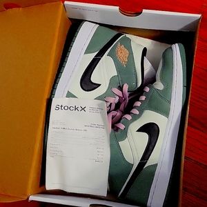 Jordan 1 Mid "Dutch Green"
